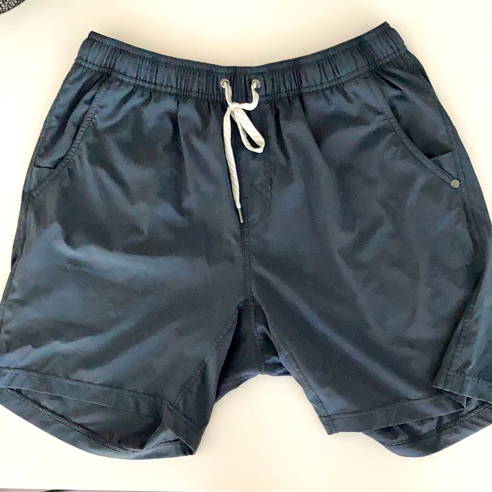 Vuori Men’s 7” Kore training shorts with liner XL